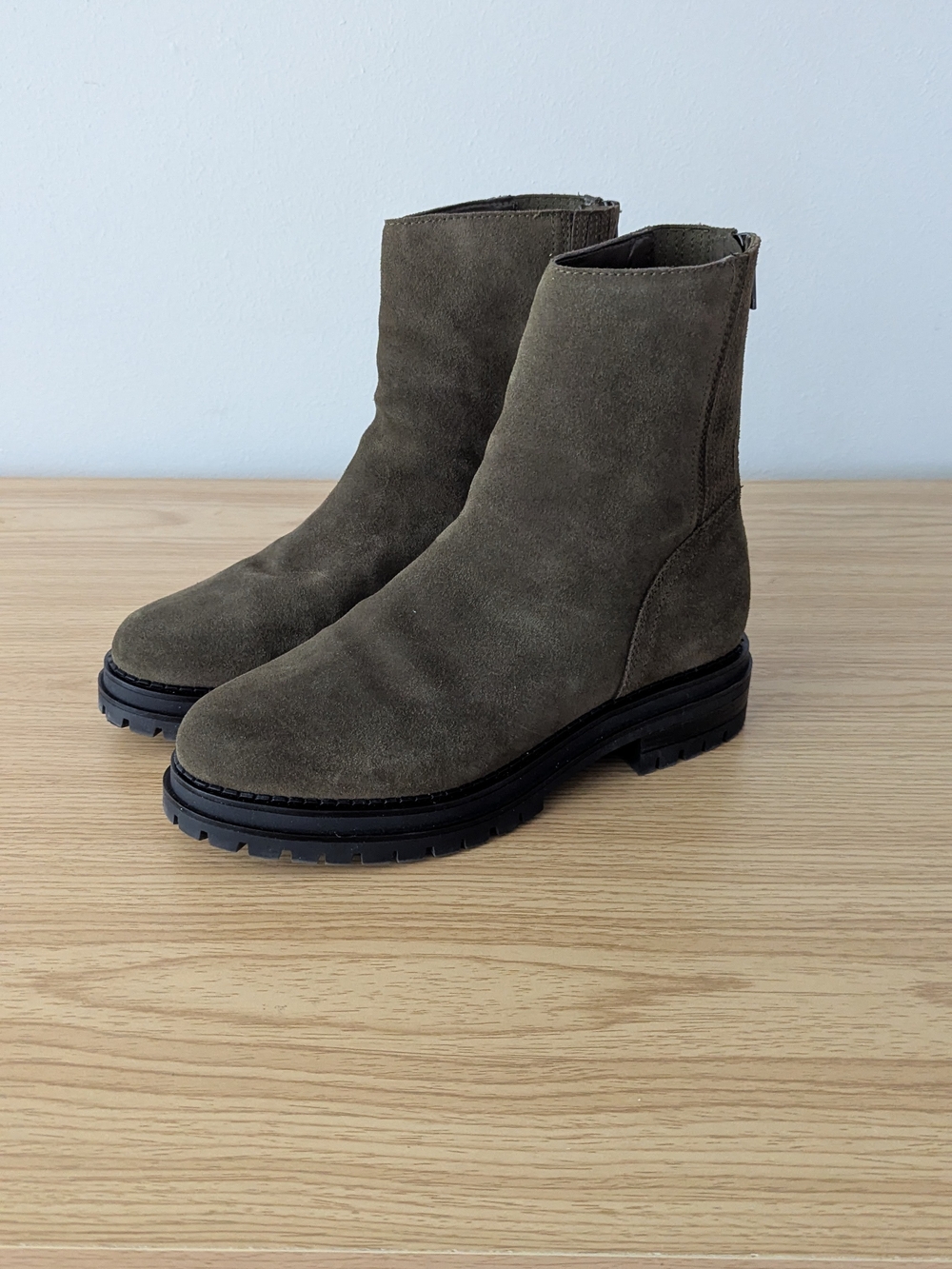 Women's Calvin Klein Greg Lug Sole Boots In Suede Dark Green - Size 9M